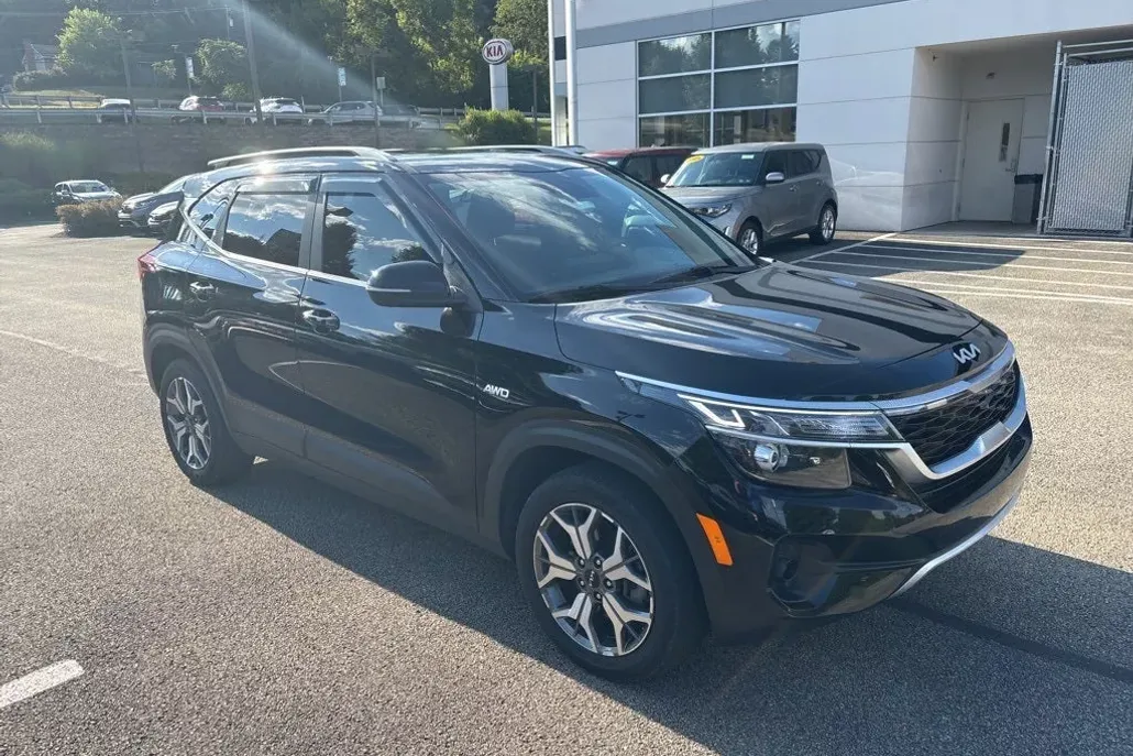 2022 Kia Seltos EX photo 1