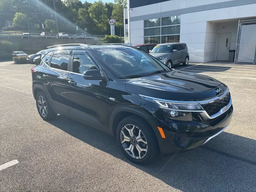 2022 Kia Seltos EX photo 1
