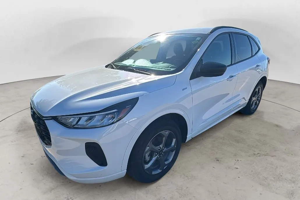 2023 Ford Escape ST-Line photo 1