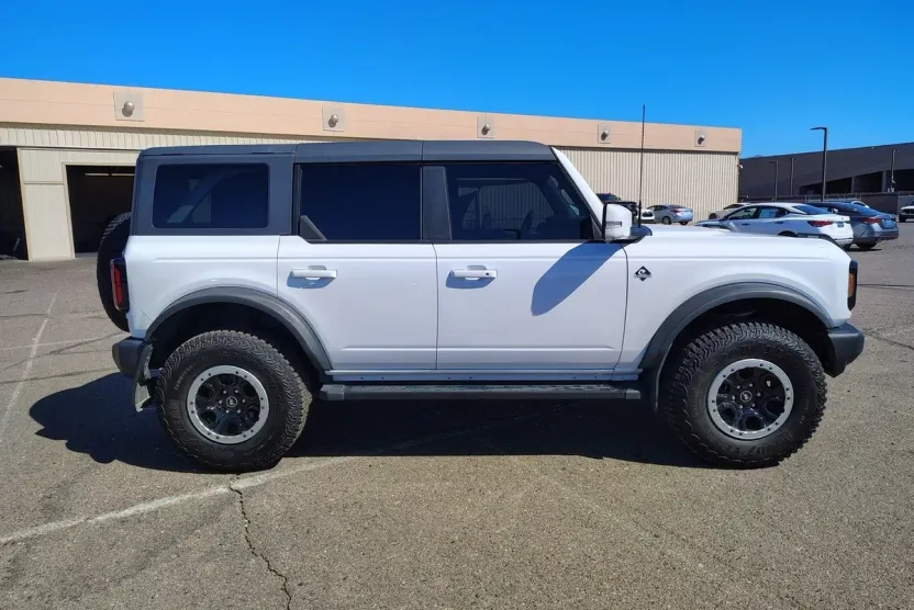 2022 Ford Bronco Outer Banks photo 1