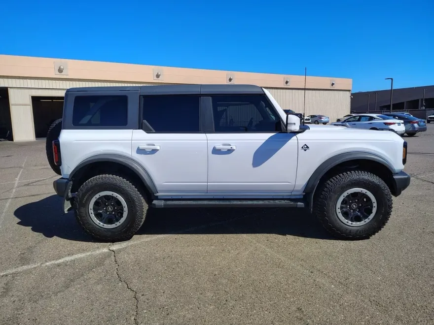 2022 Ford Bronco Outer Banks photo 1