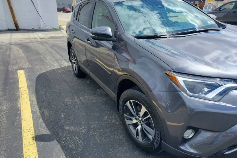 2018 Toyota RAV4 Adventure XLE photo 1