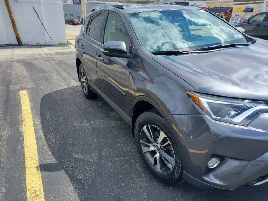 2018 Toyota RAV4 Adventure XLE photo 1