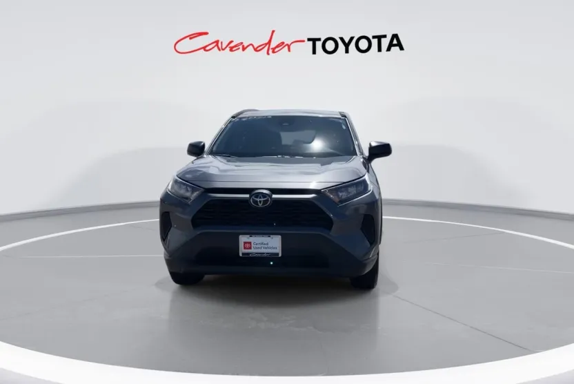 2021 Toyota RAV4 LE photo 1