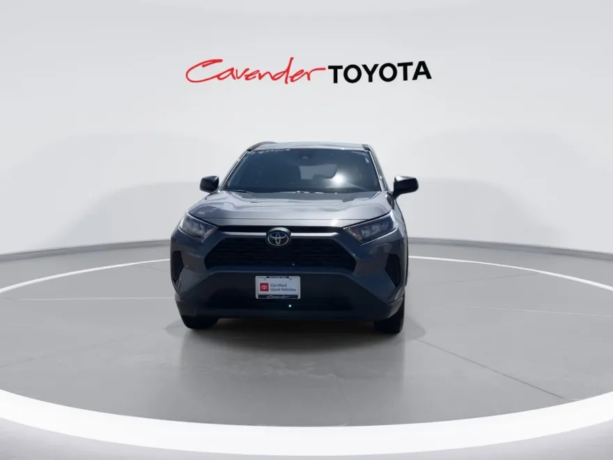 2021 Toyota RAV4 LE photo 1