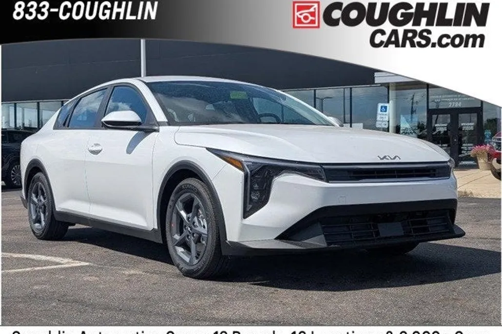 2025 Kia K4 LXS photo 1