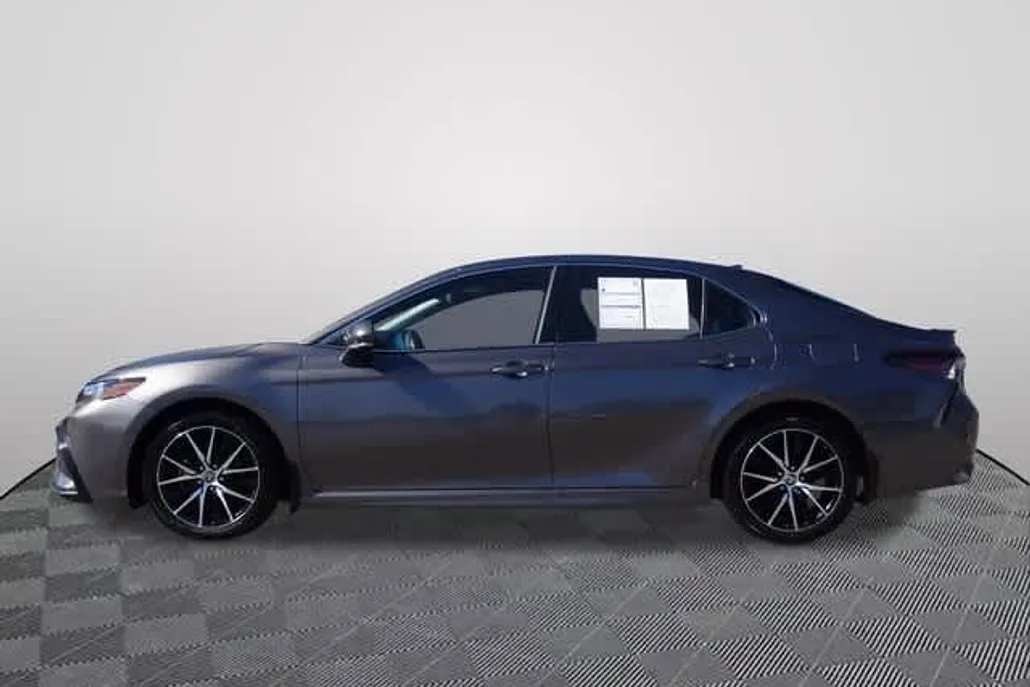 2024 Toyota Camry SE photo 1