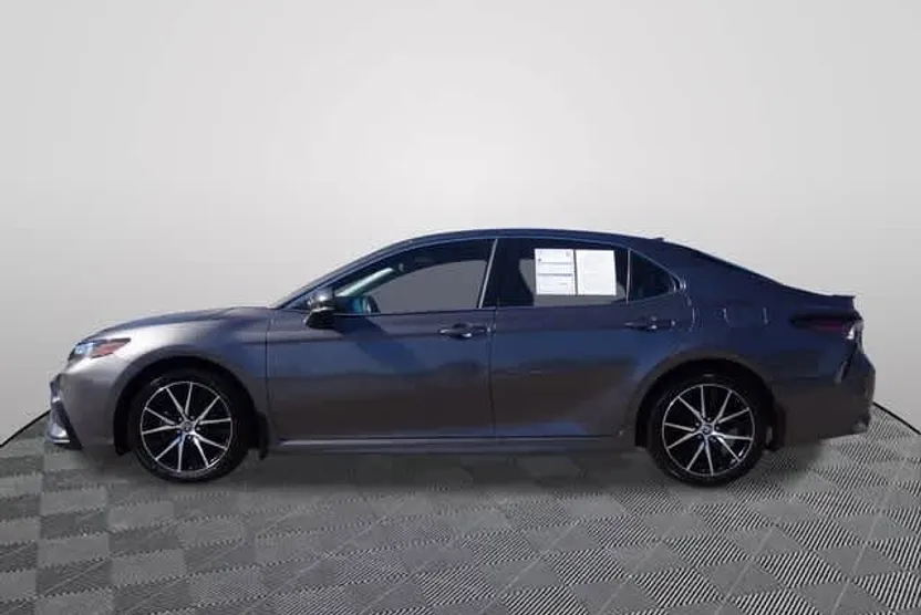 2024 Toyota Camry SE photo 1