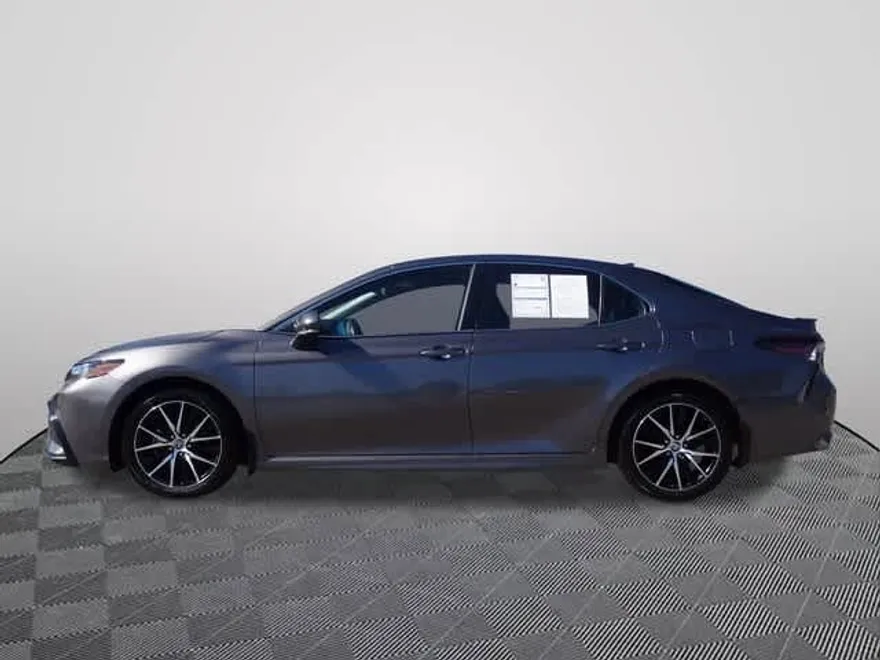 2024 Toyota Camry SE photo 1