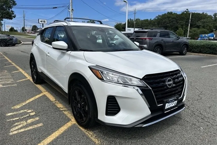 2024 Nissan Kicks SV photo 1