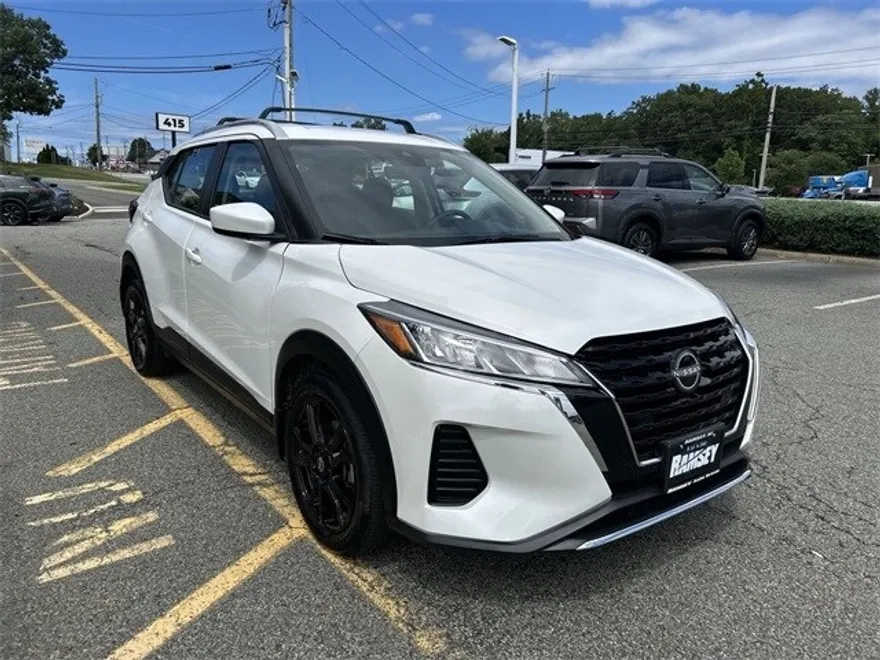 2024 Nissan Kicks SV photo 1