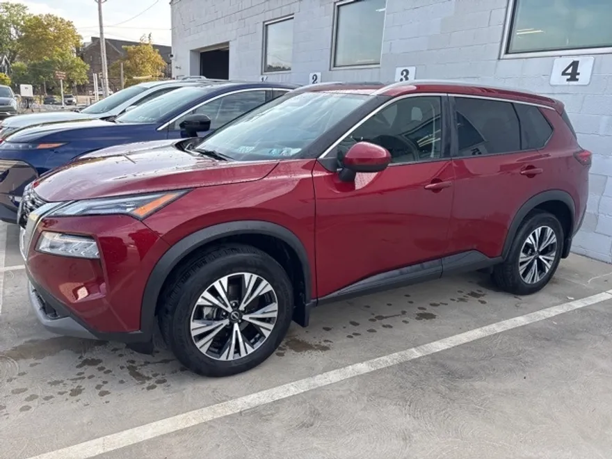 2022 Nissan Rogue SV photo 1