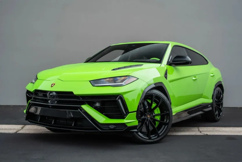 2023 Lamborghini Urus S photo 1
