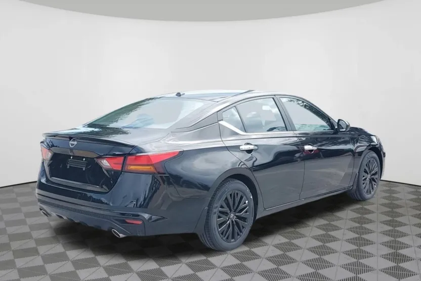 2025 Nissan Altima SV photo 1