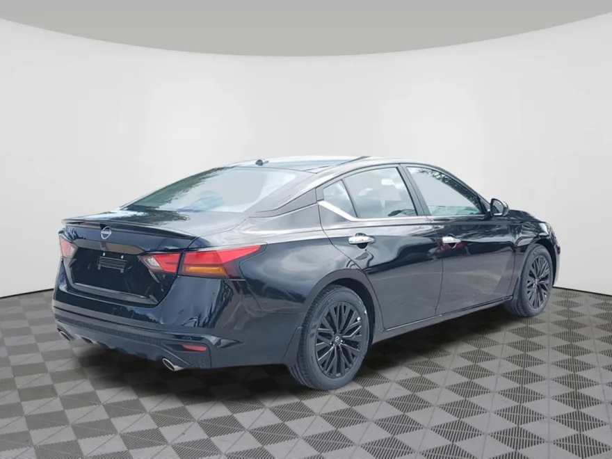 2025 Nissan Altima SV photo 1