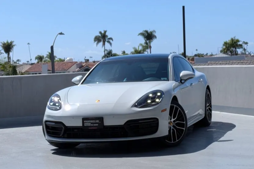 2022 Porsche Panamera 4 photo 1