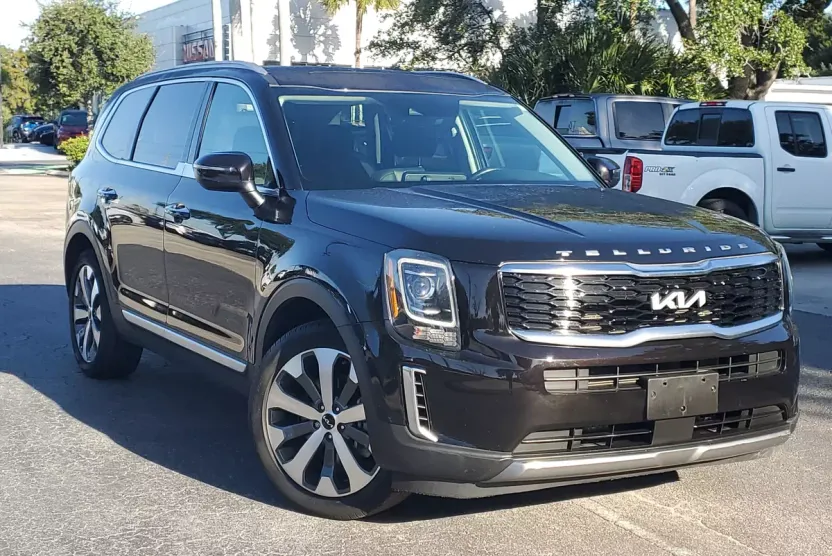 2022 Kia Telluride S photo 1