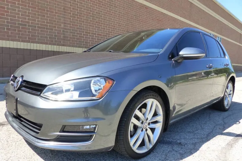 2017 Volkswagen Golf TSI S photo 1