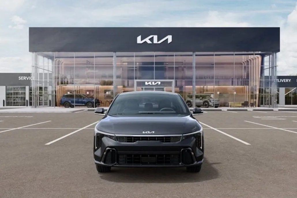2025 Kia K4 GT-Line Turbo photo 1