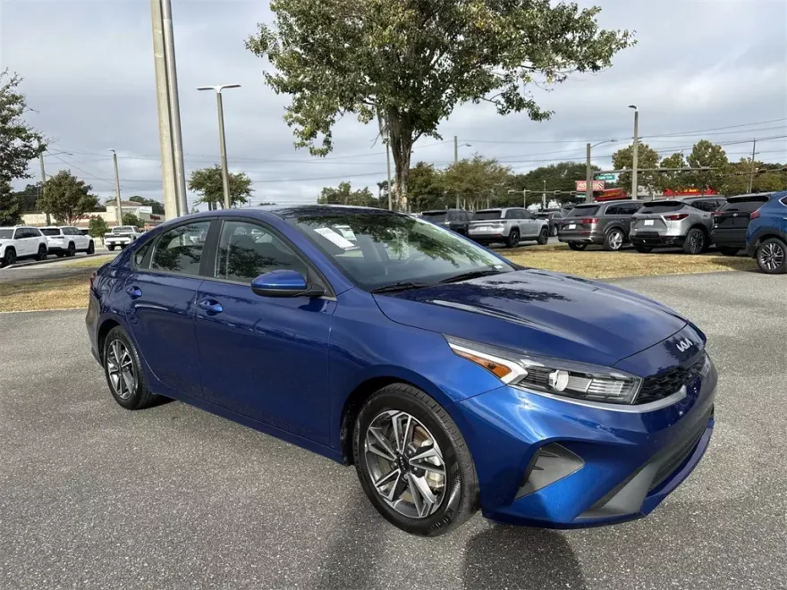 2023 Kia Forte LXS photo 1