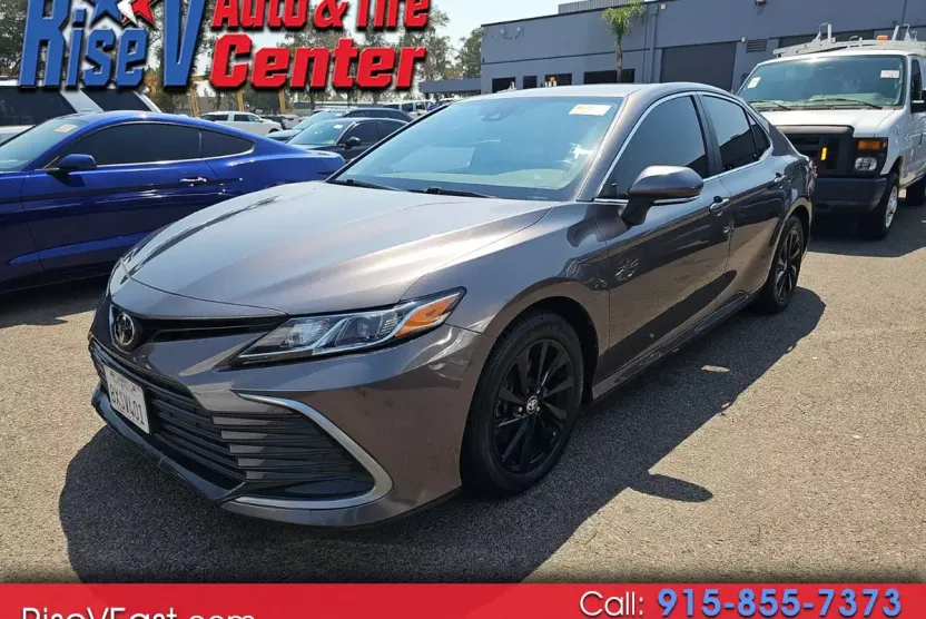 2021 Toyota Camry LE photo 1