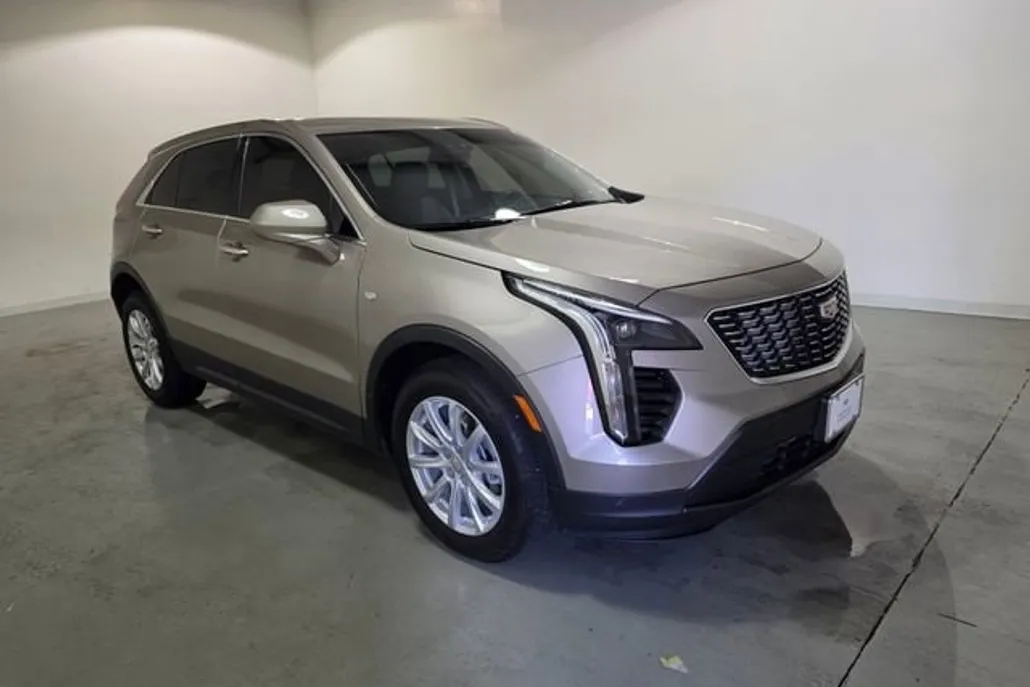2023 Cadillac XT4 Luxury photo 1