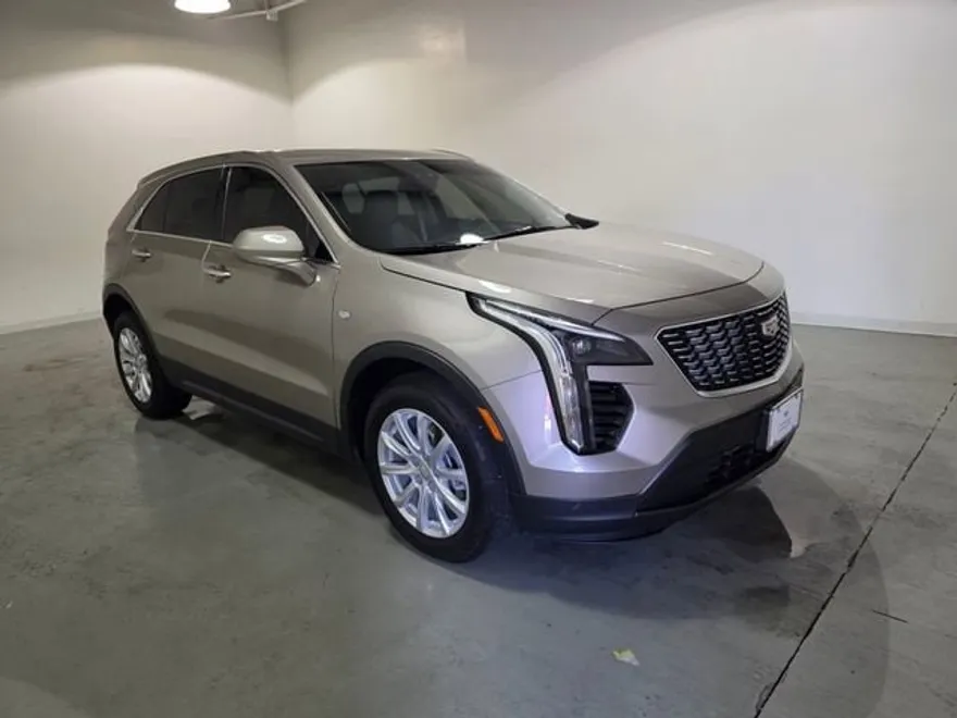 2023 Cadillac XT4 Luxury photo 1