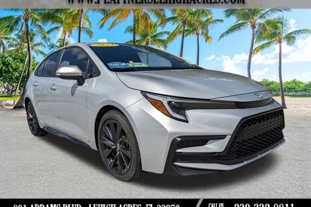 2023 Toyota Corolla SE photo 1