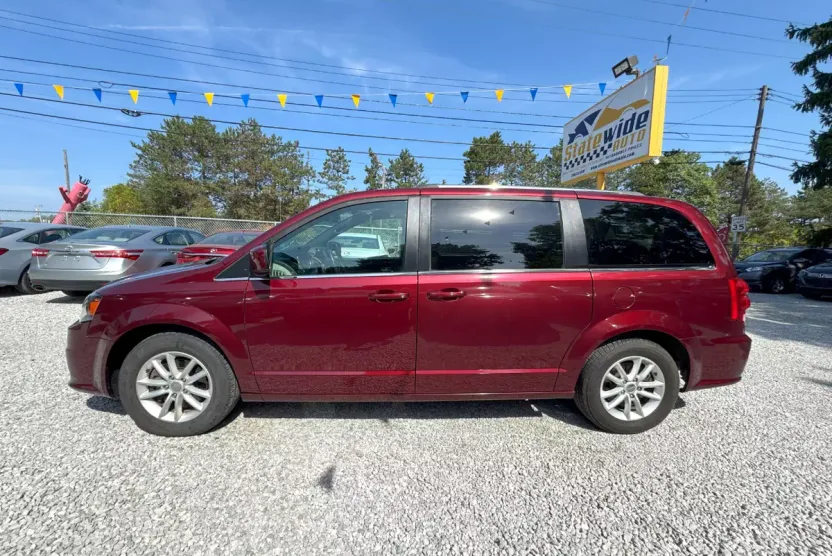 2018 Dodge Grand Caravan SXT photo 1