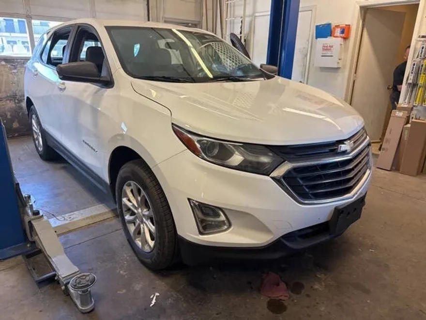 2021 Chevrolet Equinox LS photo 1