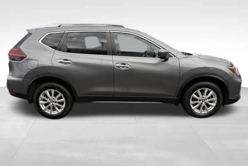 2020 Nissan Rogue SV photo 1