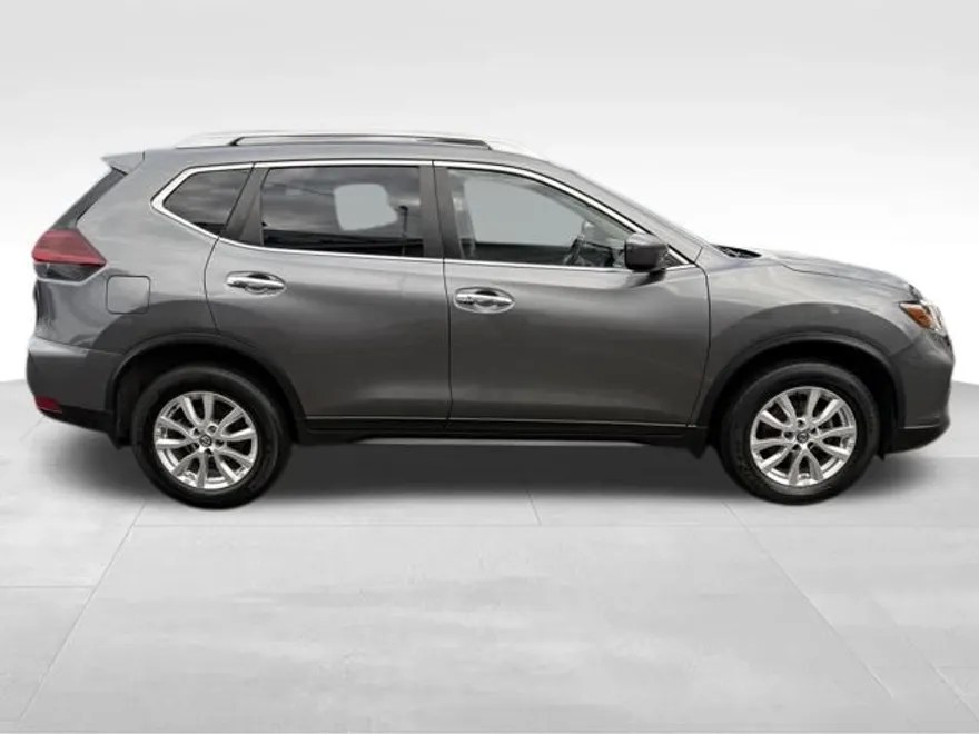 2020 Nissan Rogue SV photo 1