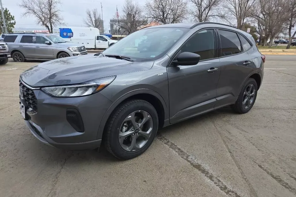 2024 Ford Escape ST-Line photo 1
