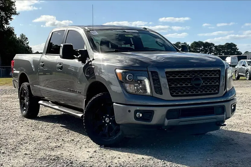 2019 Nissan Titan SL photo 1