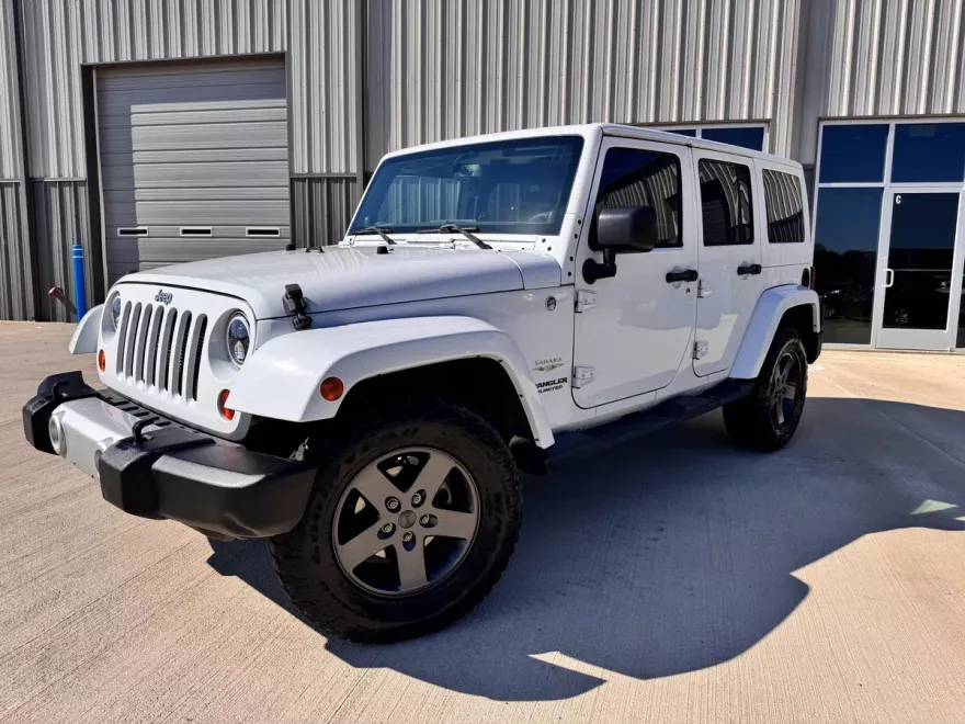 2013 Jeep Wrangler Unlimited Sahara photo 1