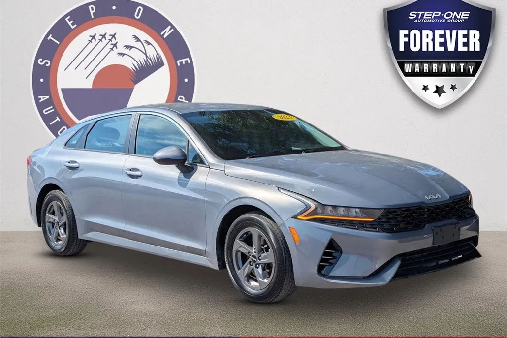 2023 Kia K5 LXS photo 1