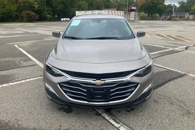 2023 Chevrolet Malibu photo 1