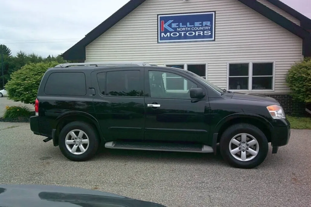 2014 Nissan Armada SV photo 1