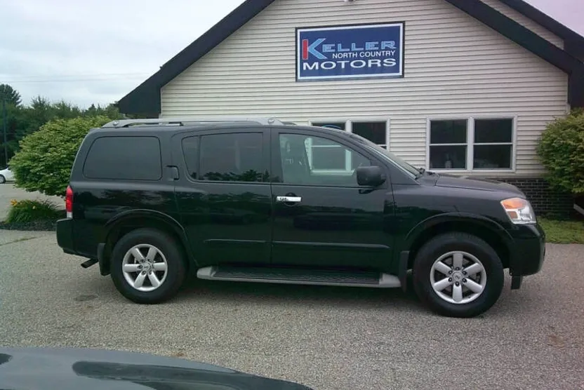 2014 Nissan Armada SV photo 1