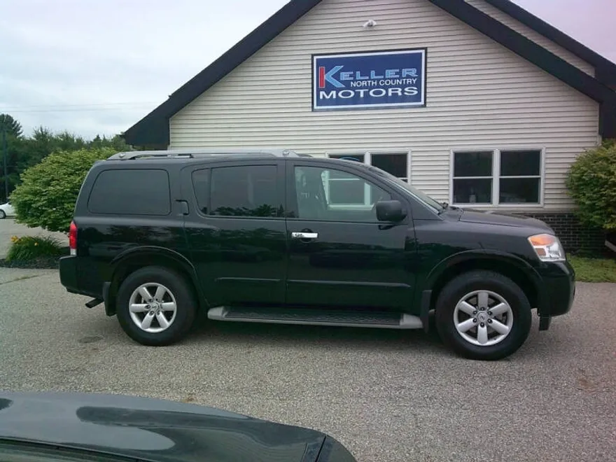 2014 Nissan Armada SV photo 1