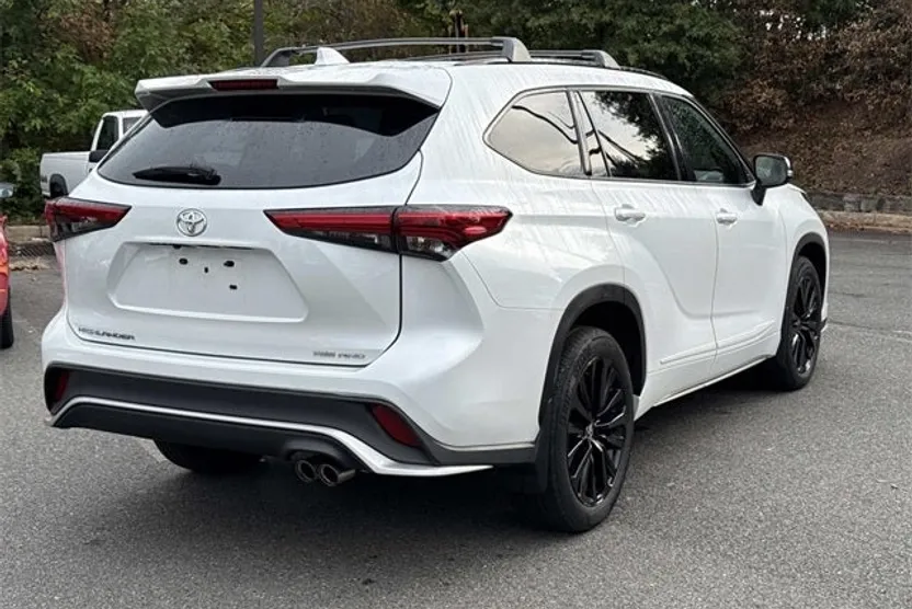 2023 Toyota Highlander XSE photo 1