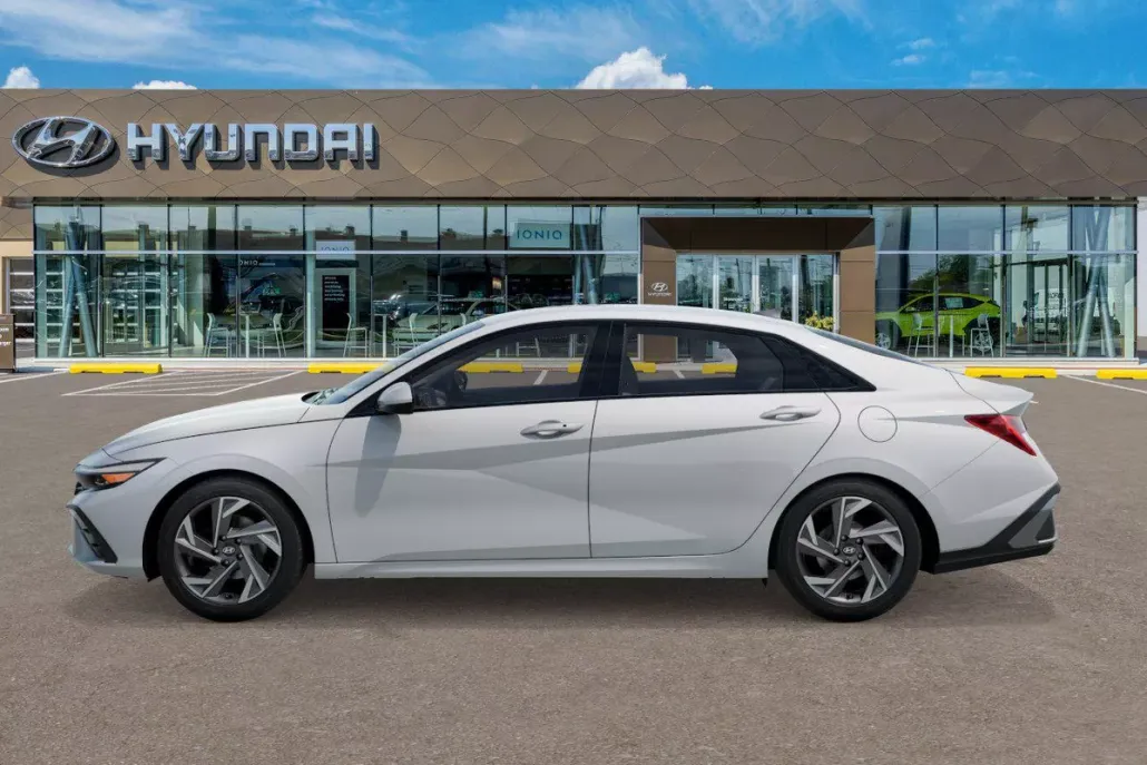 2025 Hyundai Elantra SEL Convenience photo 1