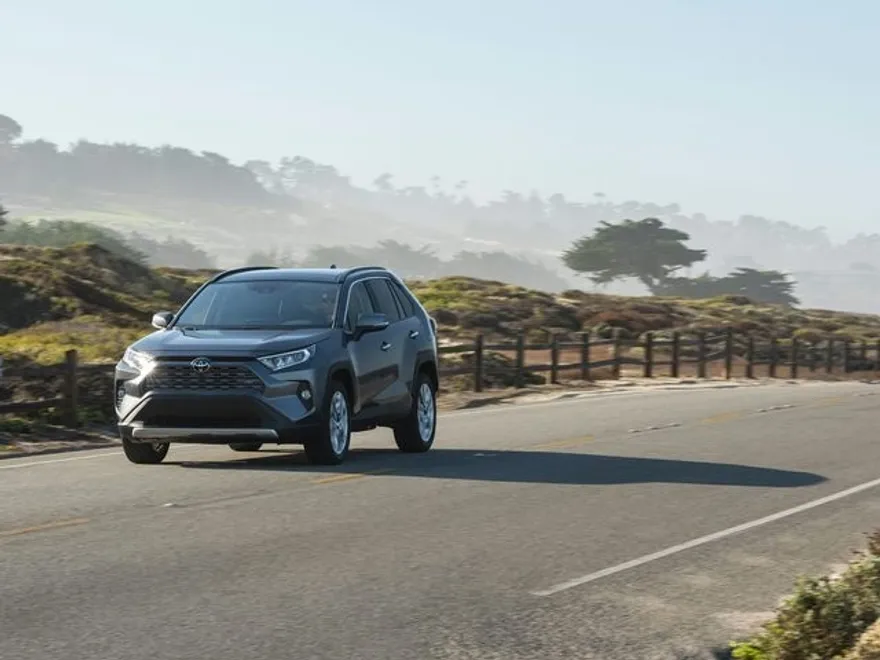 2019 Toyota RAV4 Limited photo 1