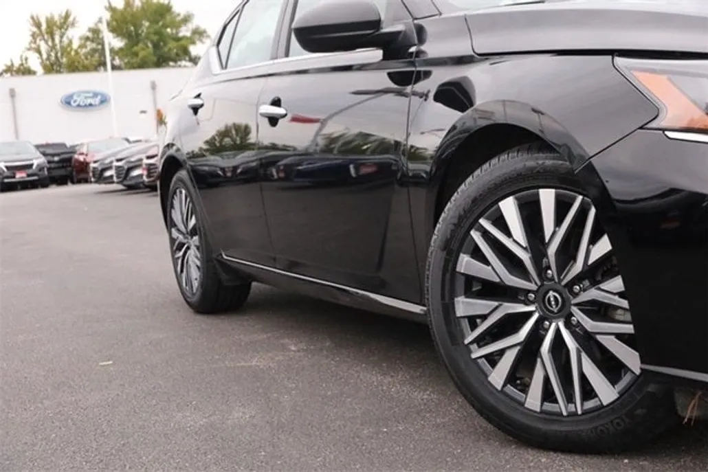 2024 Nissan Altima 2.5 SV photo 1