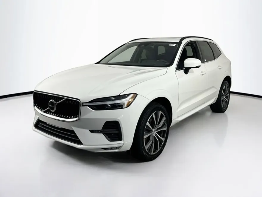 2022 Volvo XC60 Momentum photo 1