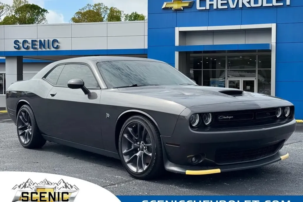 2022 Dodge Challenger R/T Scat Pack photo 1