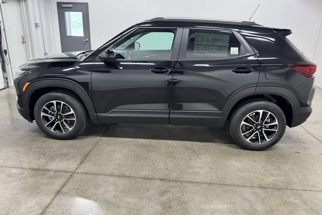 2026 Chevrolet Trailblazer LT photo 1