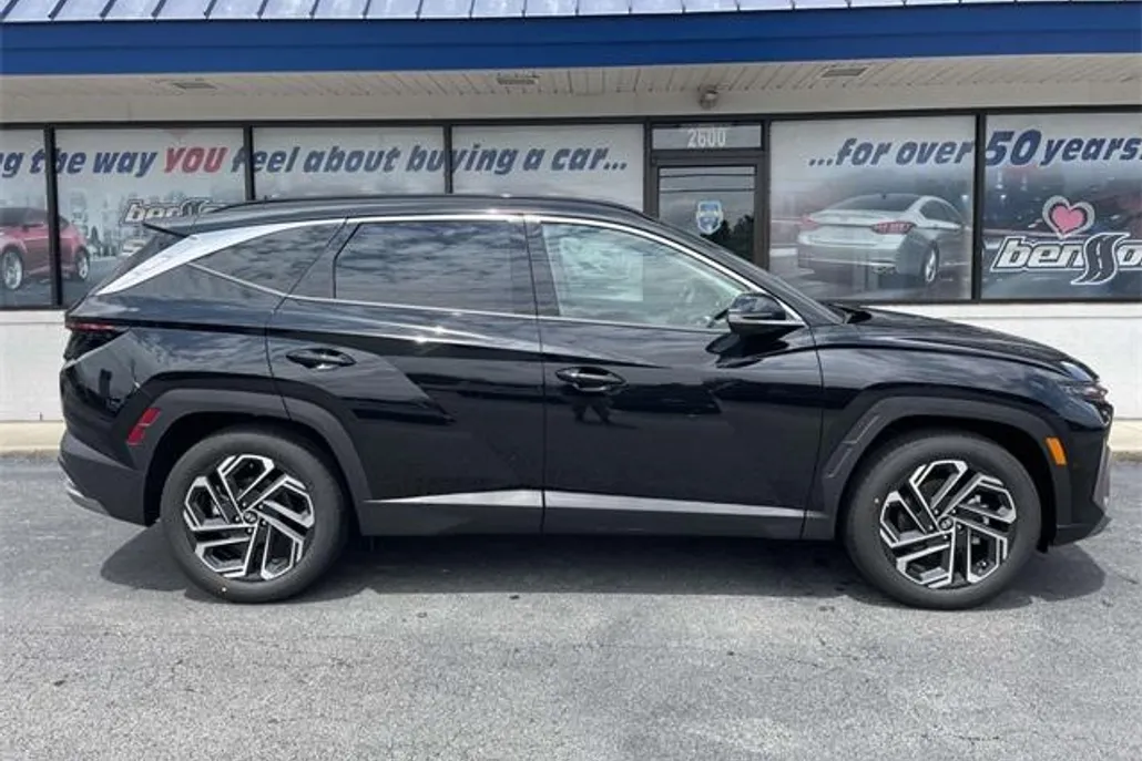2025 Hyundai Tucson Limited photo 1