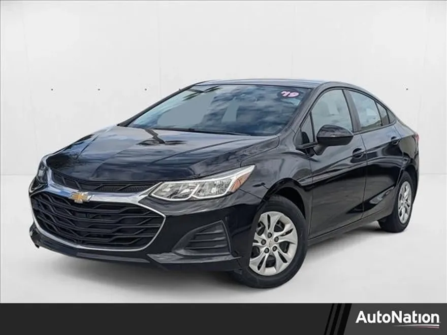 2019 Chevrolet Cruze LS photo 1