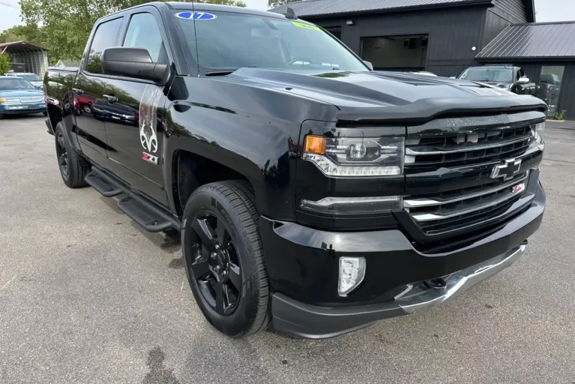 2017 Chevrolet Silverado 1500 LTZ photo 1